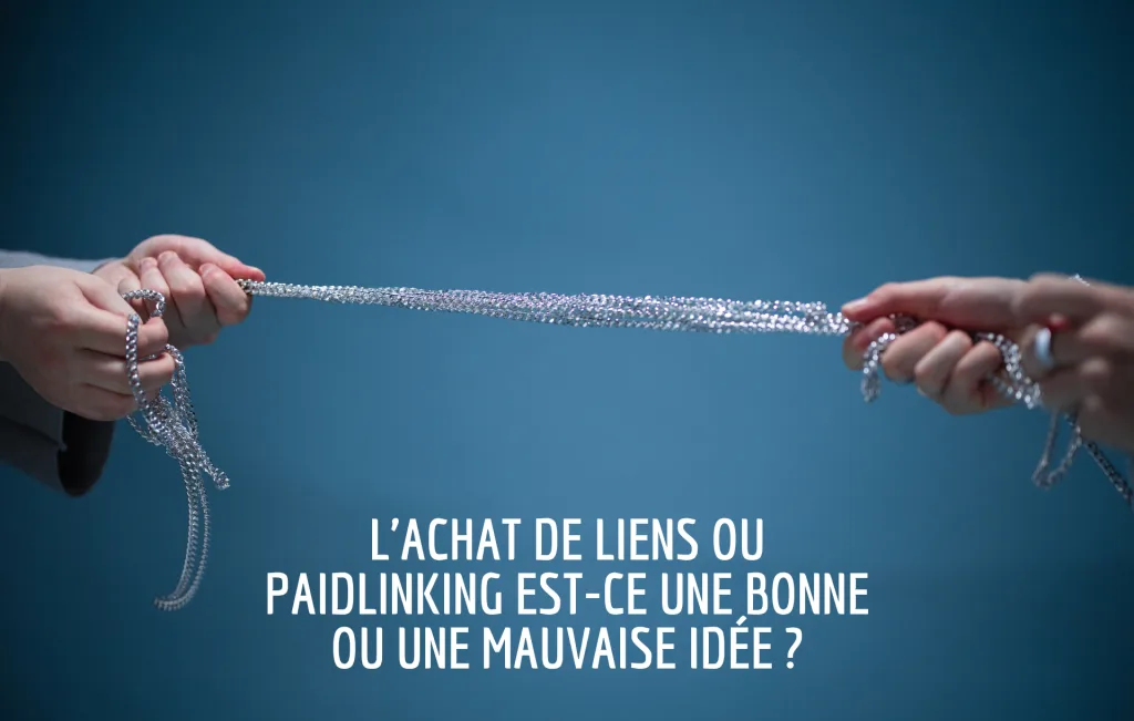 une paire de mains tenant une chaîne d'argent